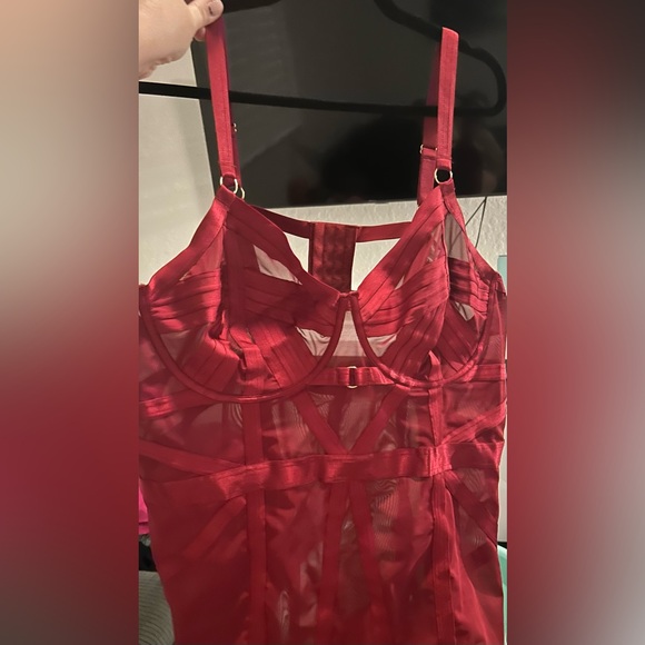 Torrid Red Strappy Chemise NWT size 4 - Picture 3 of 4